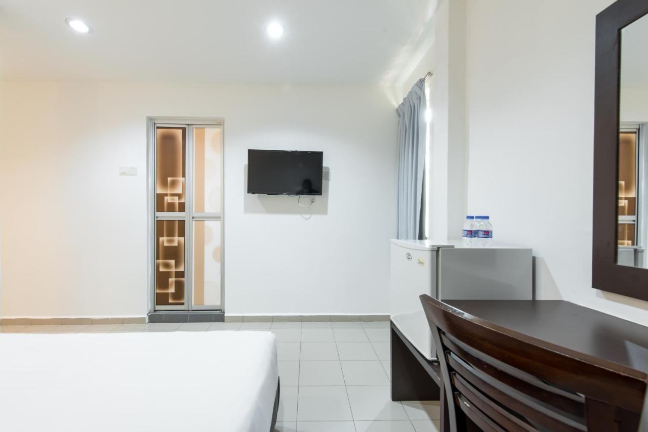 Hollitel Hotel Malacca Exterior photo