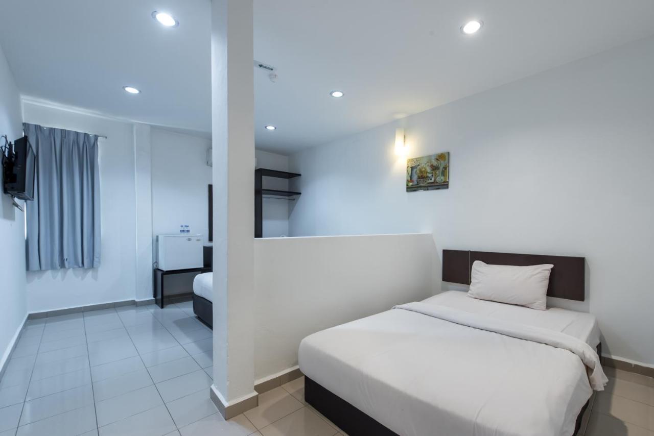 Hollitel Hotel Malacca Exterior photo