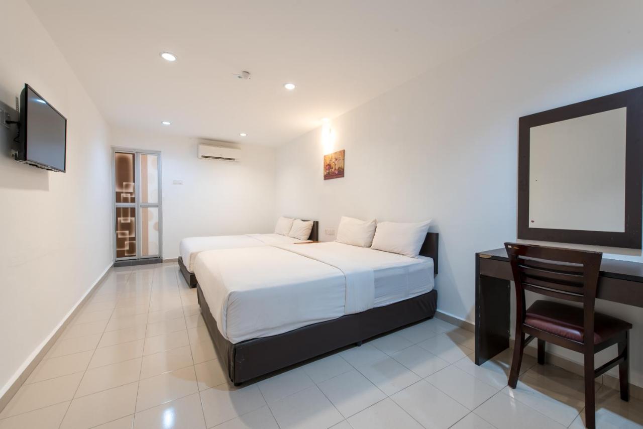 Hollitel Hotel Malacca Exterior photo