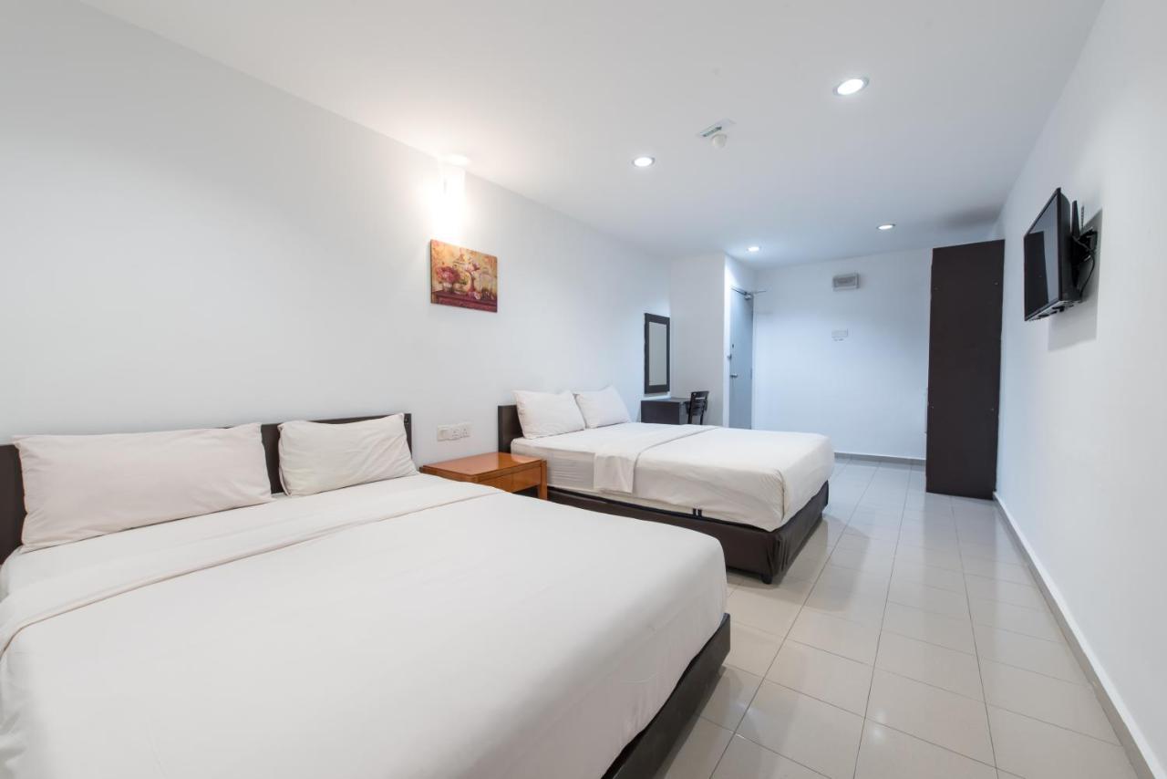Hollitel Hotel Malacca Exterior photo
